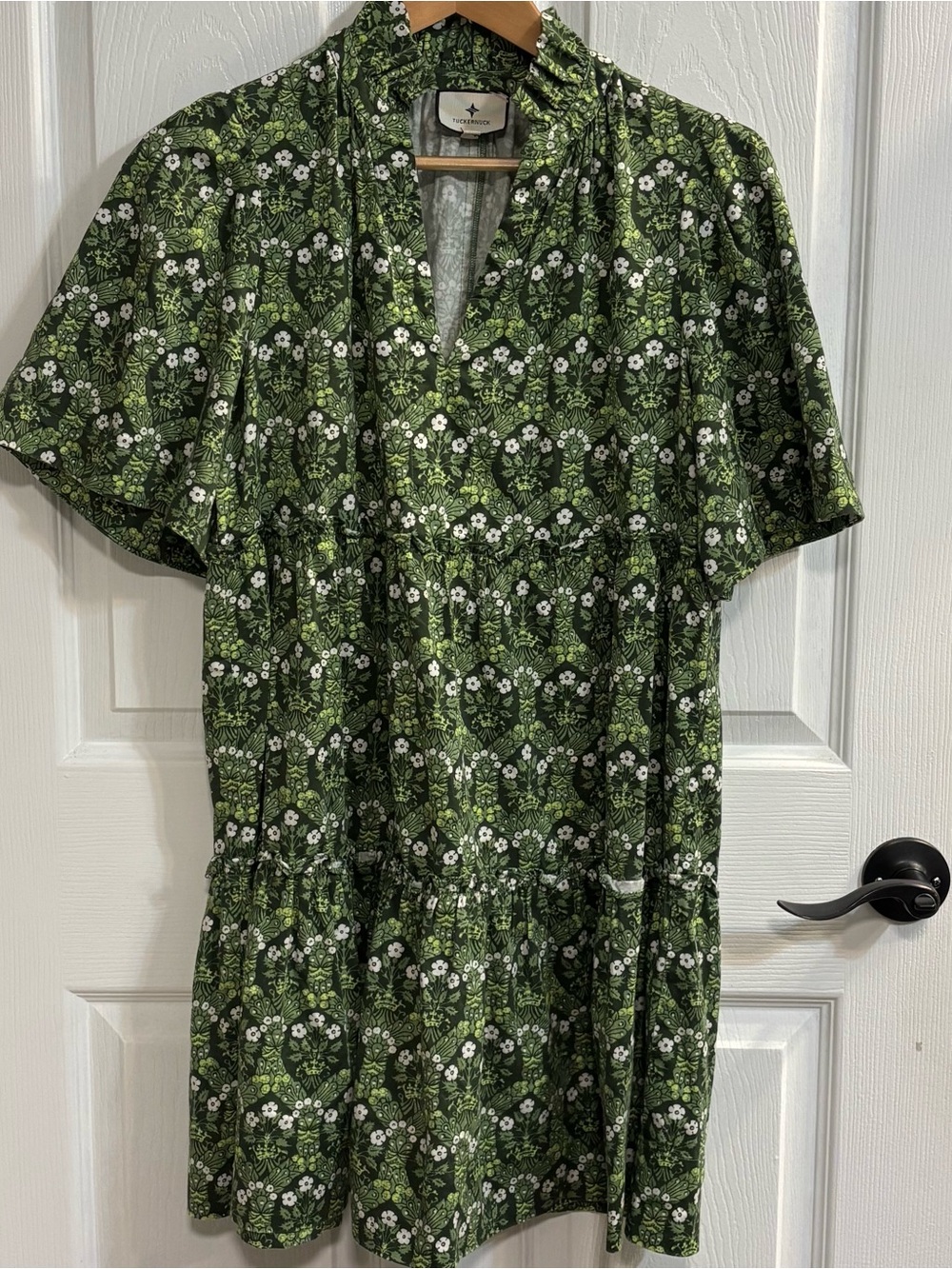Tuckernuck Women’s M Green Botanical Floral Tiered Mini Dress Cotton Stretch LN